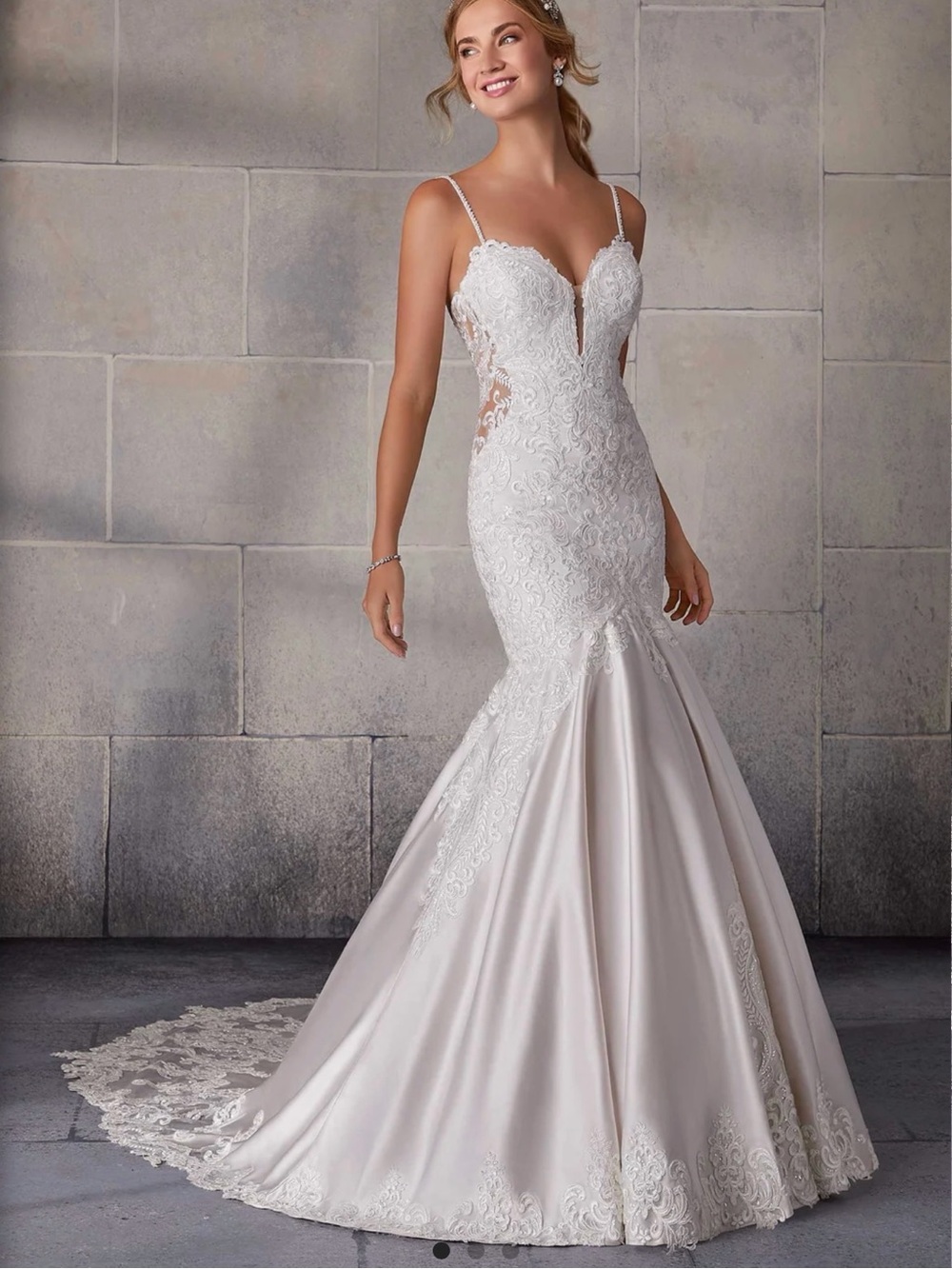 Elegant White Lace Mermaid Bridal Gown with Spaghetti Straps